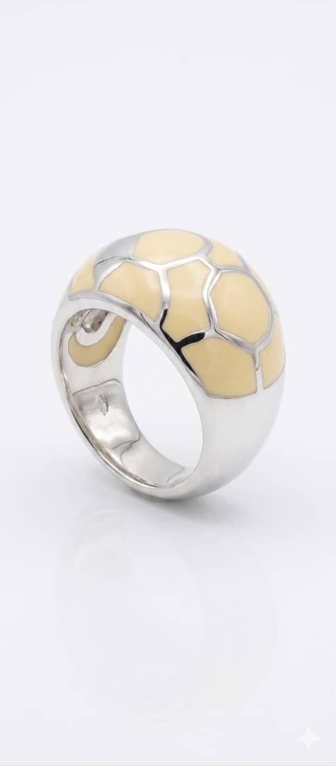 anillo de plata de ley 925 con diseño geométrico y esmalte color beige