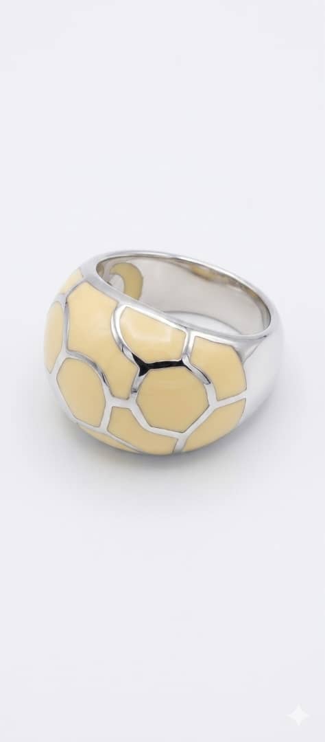 anillo de plata de ley 925 con diseño geométrico y esmalte color beige